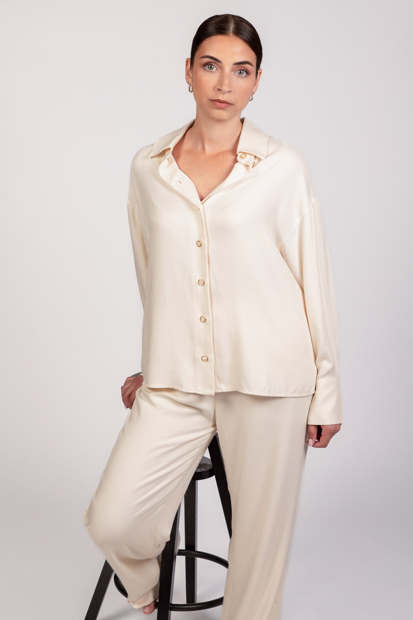 Total look pantalon écru MILO et chemise LIBERTY écrue - collection DILAA