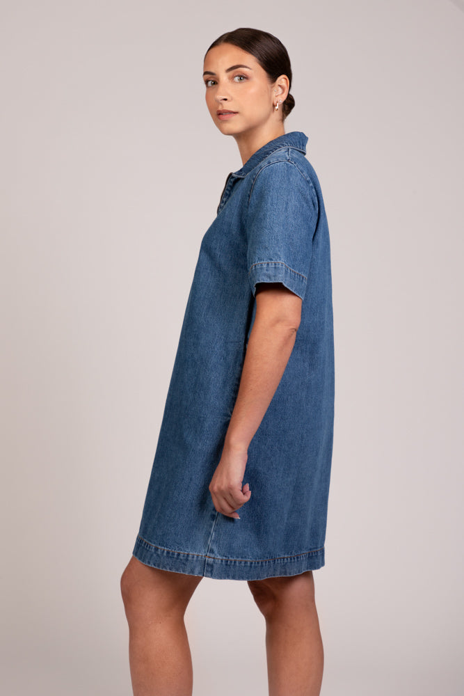 Robe BEKA en jean courte, manches courtes à col zippé, collection DILAA