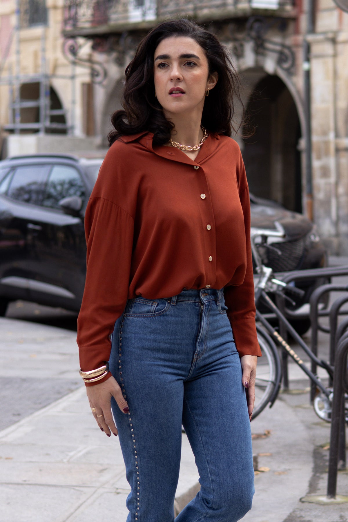 Chemise terracotta avec jean pat