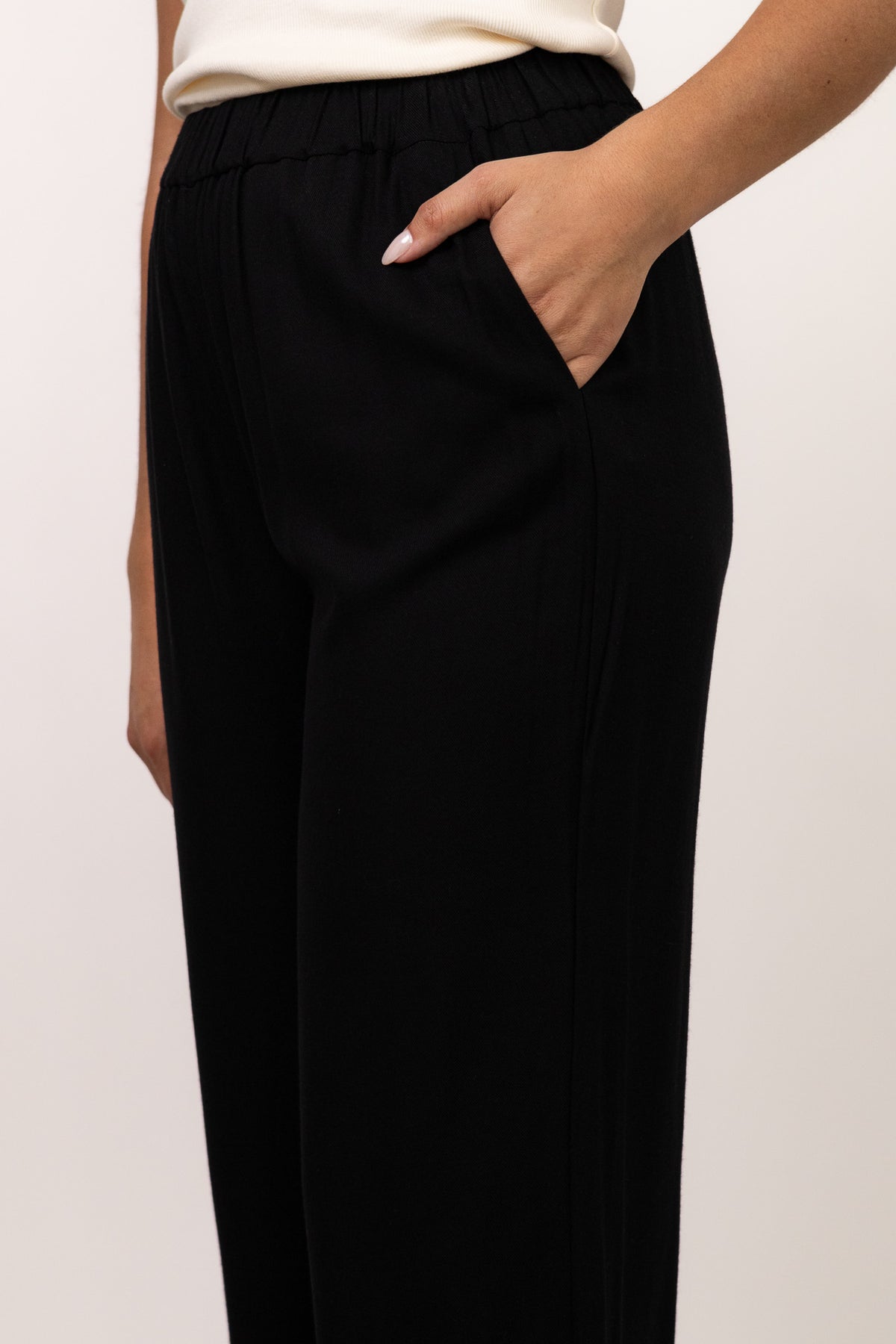 Zoom haut pantalon noir, taille élastique MILO - collection DILAA